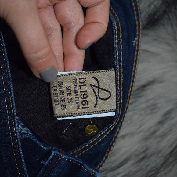 DL1961 'Angel' Skinny Ankle Jeans - Picture 6 of 7